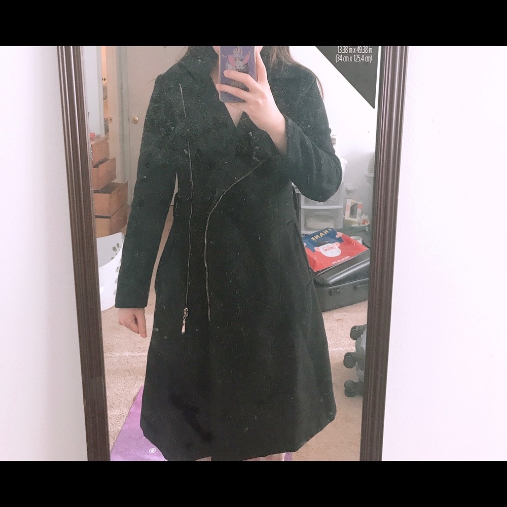 black wollen coat with zipper and pocket
